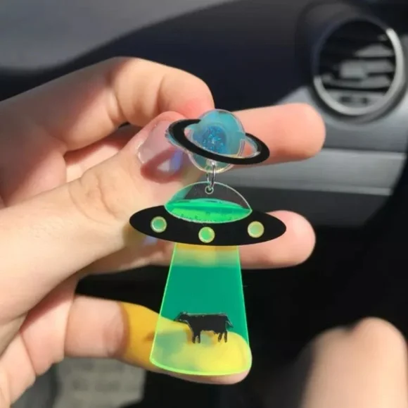 Beam Me Up Scottie UFO Earrings - Picture 5 of 8